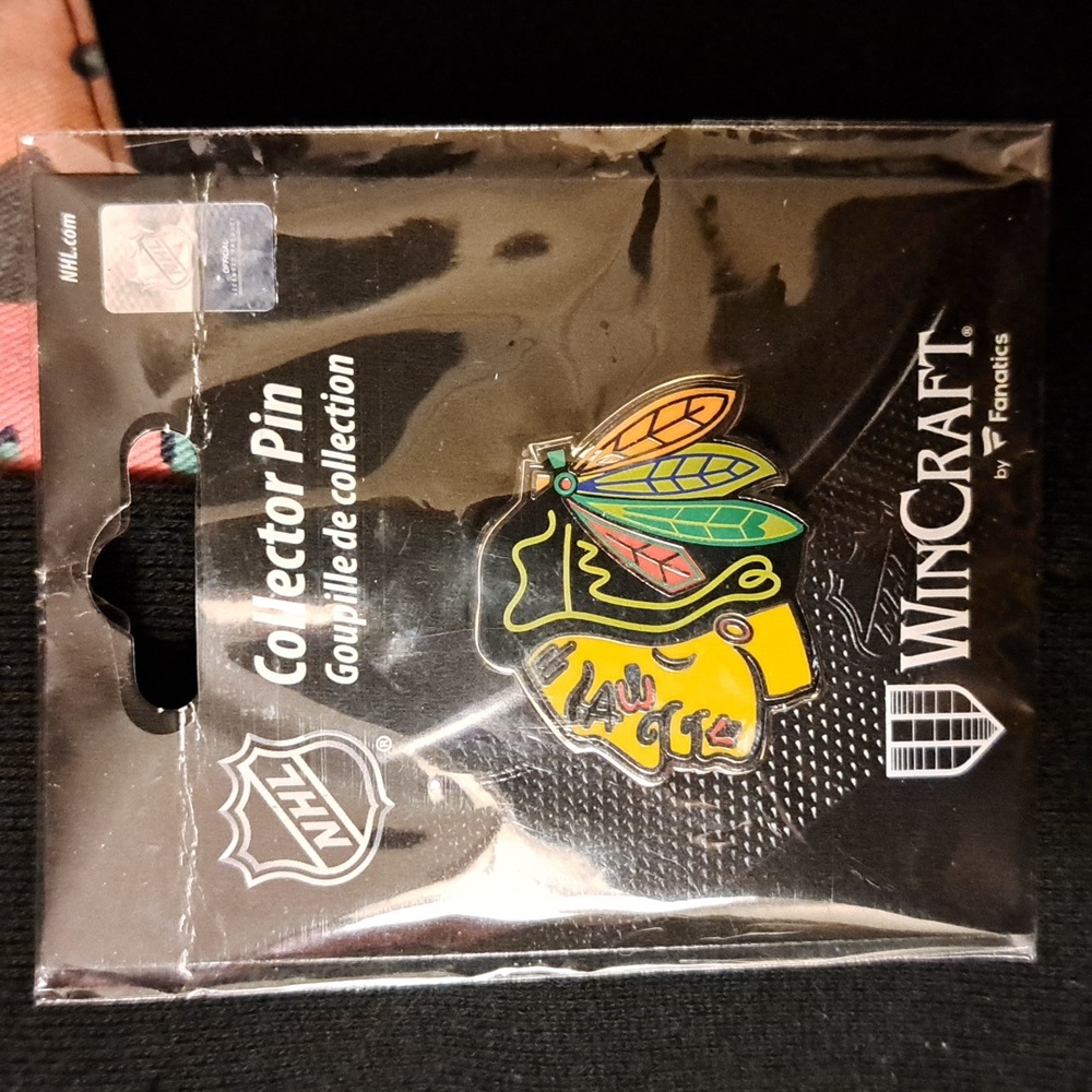 UND North Dakota Fighting SIOUX 1980's Retro Lapel Pin